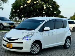 Toyota Ractis 2006 White