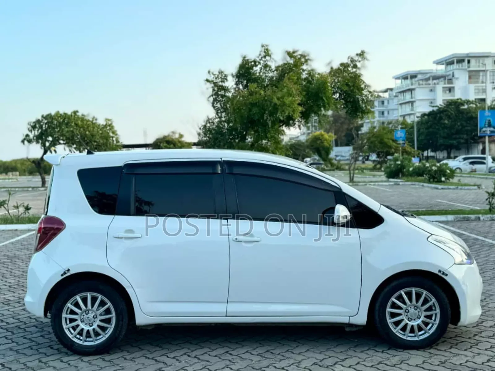 Toyota Ractis 2006 White