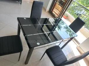 Dining Table Black 4 Chairs( Viti Vinne Vyeusi Na Meza Kioo)