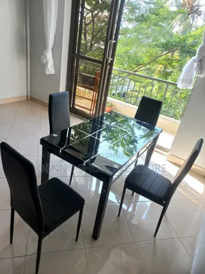 Dining Table Black 4 Chairs( Viti Vinne Vyeusi Na Meza Kioo)