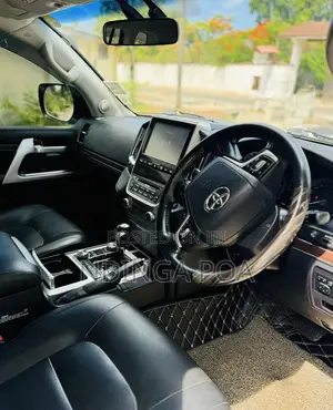 Toyota Land Cruiser 4.5 V8 VXR 2017 White