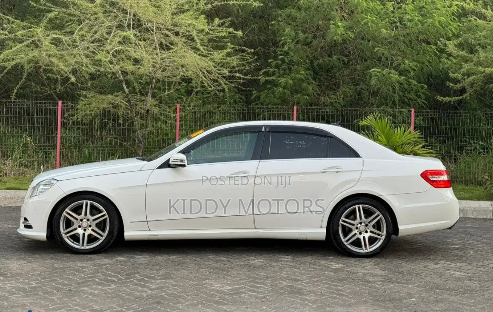 Mercedes-Benz E250 2013 Pearl