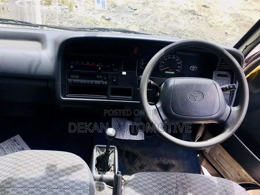 Toyota HiAce 1998 White