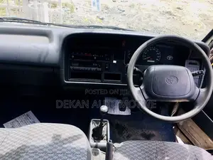 Toyota HiAce 1998 White
