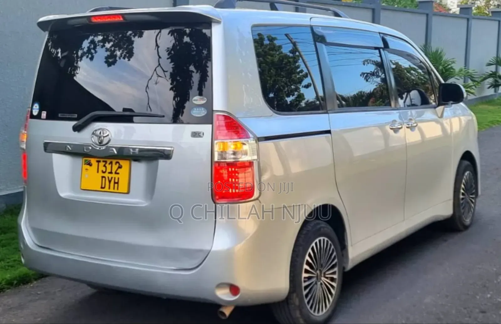 Toyota Noah 2009 Silver