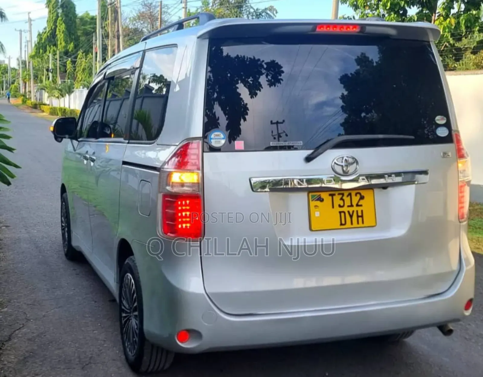 Toyota Noah 2009 Silver