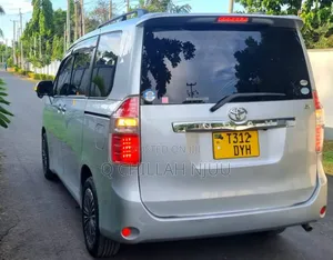 Toyota Noah 2009 Silver