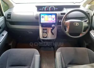 Toyota Noah 2009 Silver