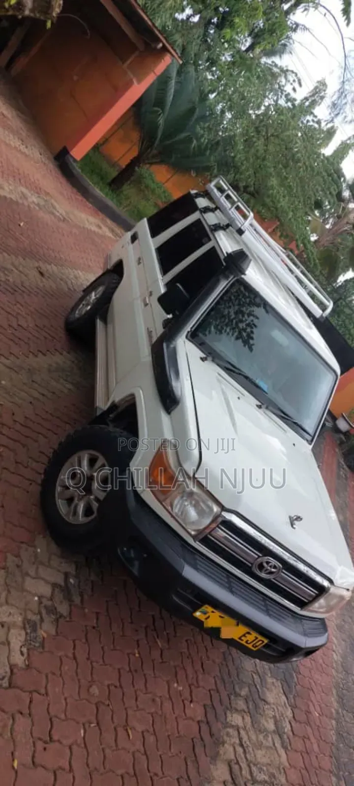 Toyota Land Cruiser 2010 White