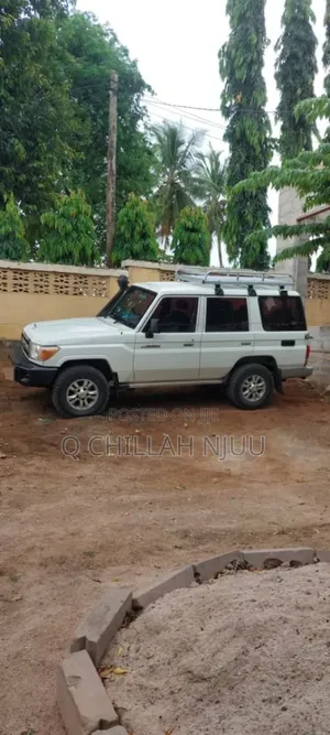 Toyota Land Cruiser 2010 White