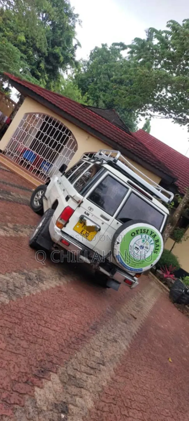Toyota Land Cruiser 2010 White
