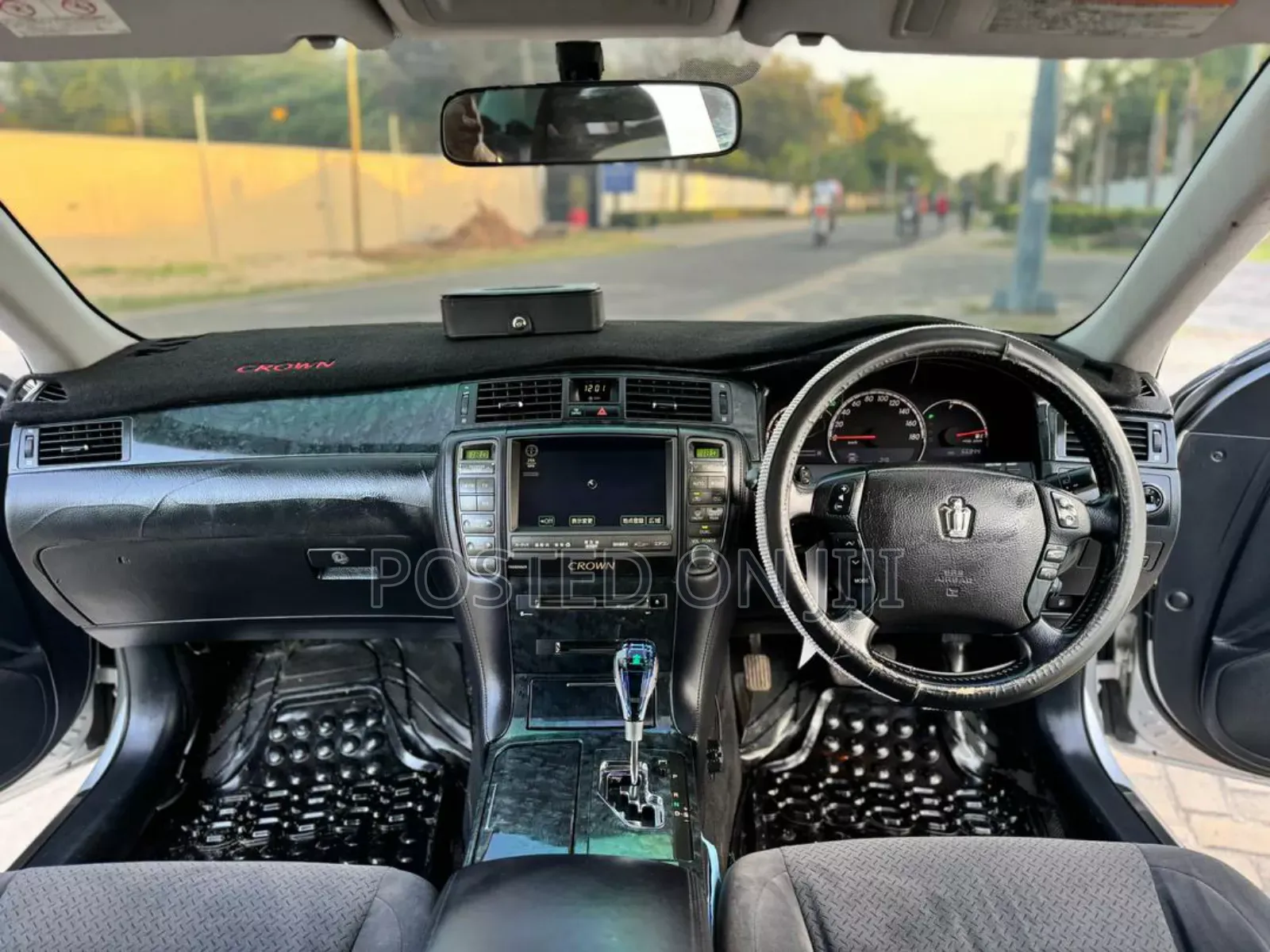 Toyota Crown 2006 White