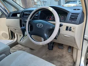 Toyota Corolla Spacio 2002 Gold