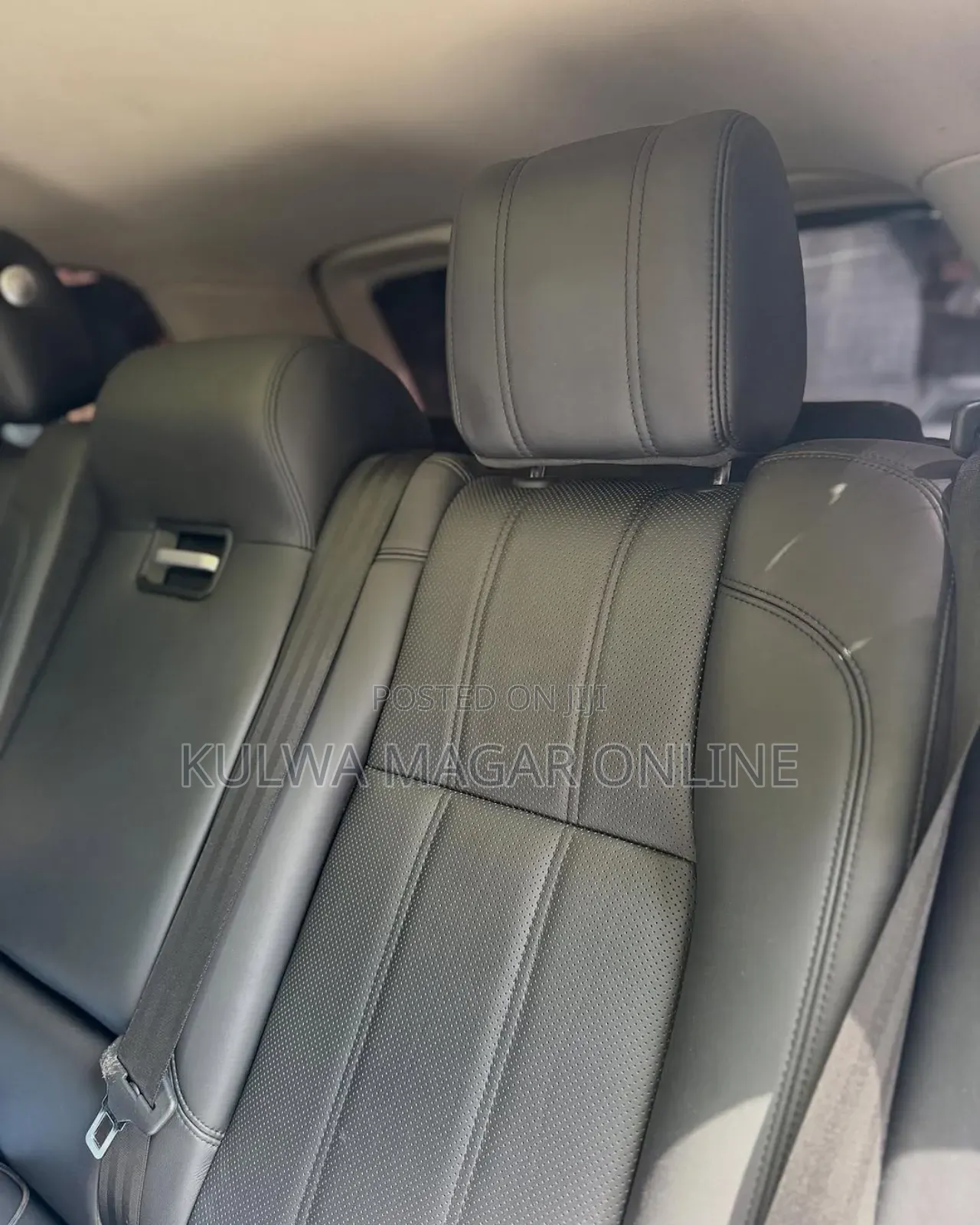 Land Rover Discovery 2010 White