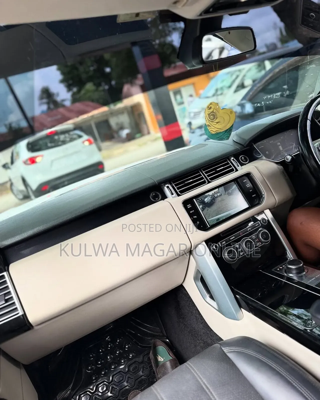 Land Rover Discovery 2010 White