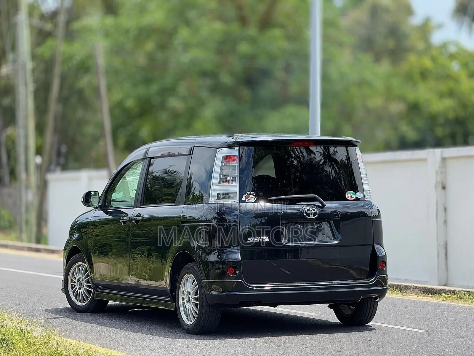 Toyota Sienta 1.5 FWD 2014 Black