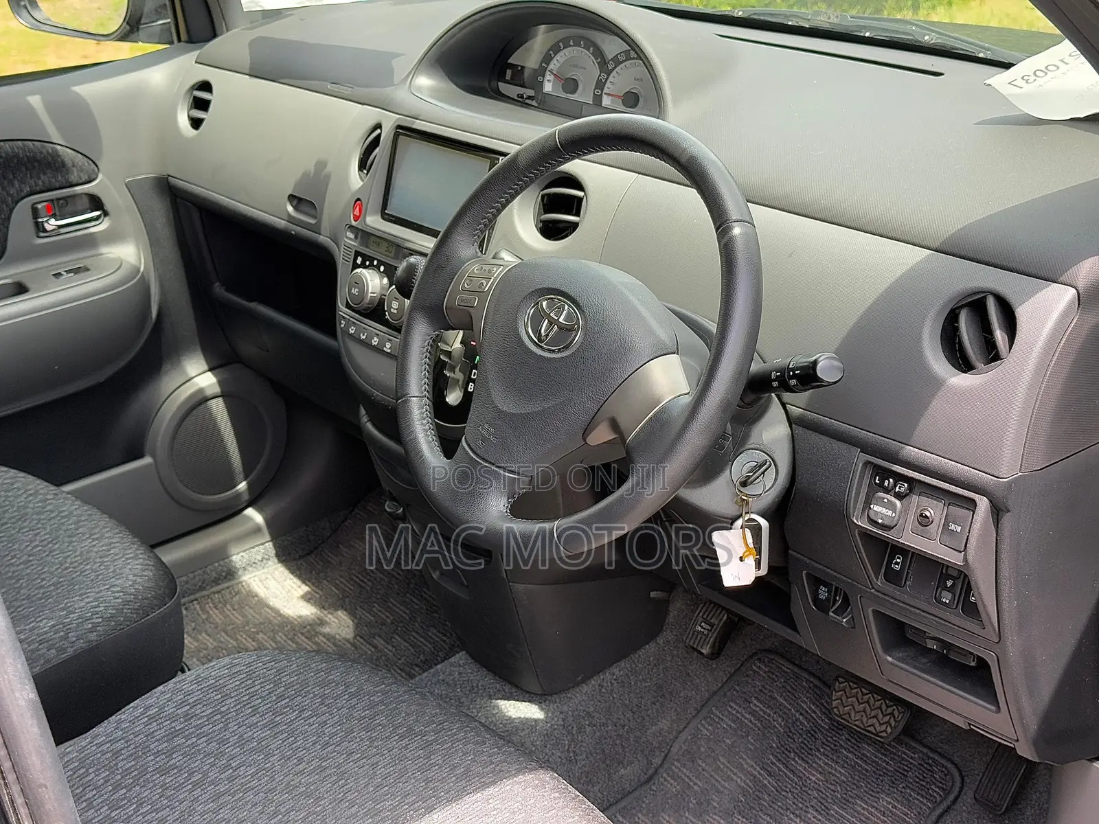 Toyota Sienta 1.5 FWD 2014 Black