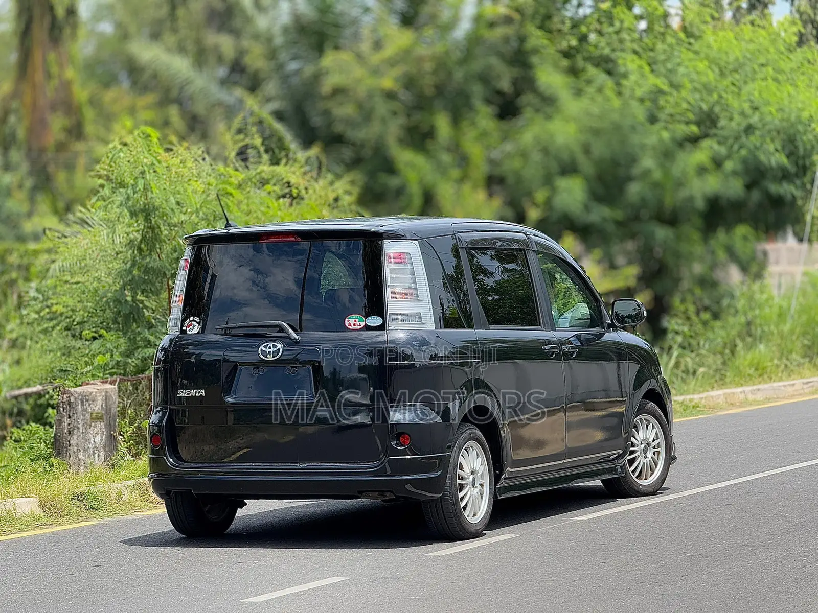 Toyota Sienta 1.5 FWD 2014 Black