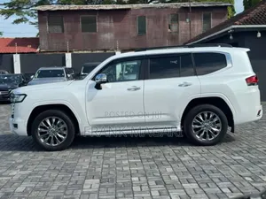 Toyota Land Cruiser 3.3 Diesel 4WD 2022 White