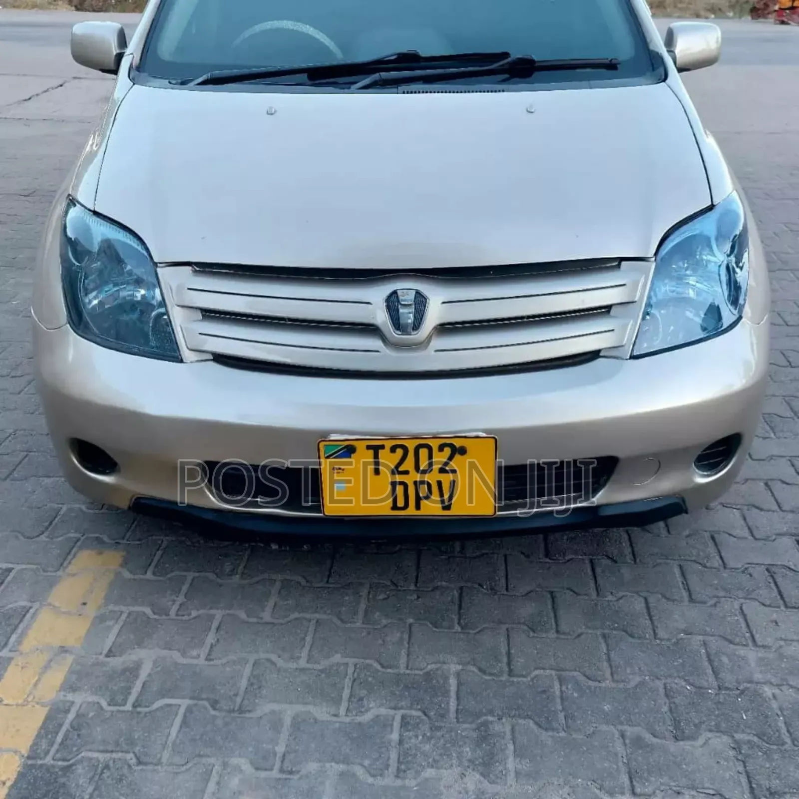Toyota IST 2004 Gold