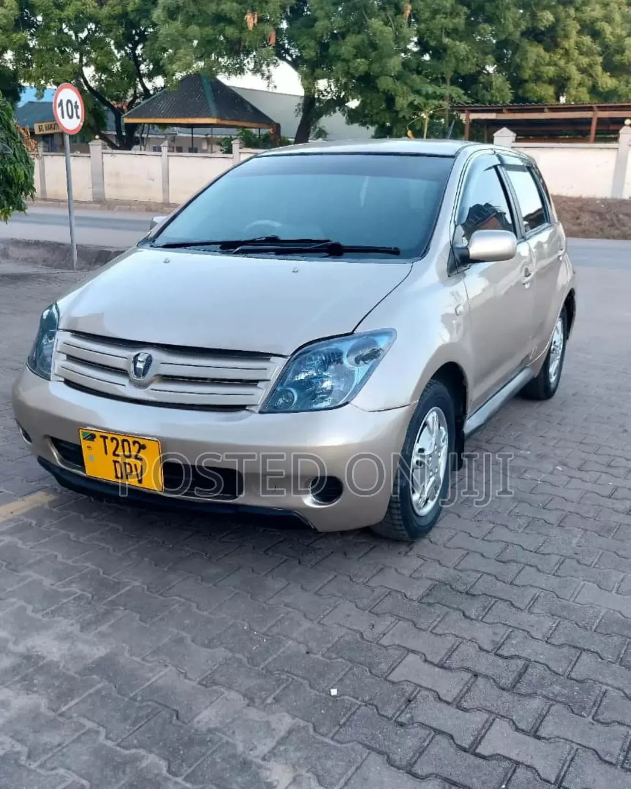 Toyota IST 2004 Gold