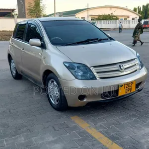 Toyota IST 2004 Gold