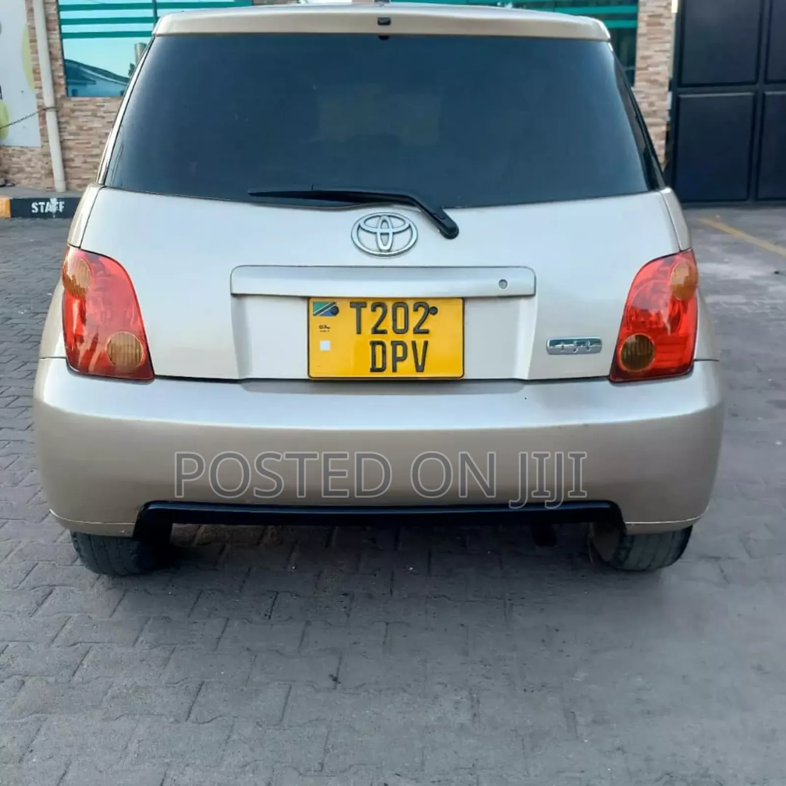 Toyota IST 2004 Gold