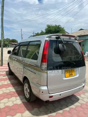 Toyota Noah 2005 Silver