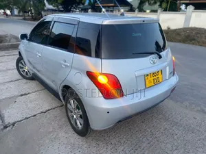 Toyota IST 2005 Silver