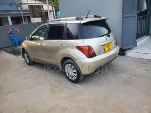 Toyota IST 2004 Gold