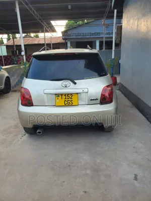 Toyota IST 2004 Gold