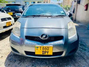 Photo - Toyota Vitz 2007 Gray