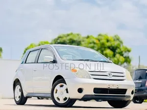 Toyota IST 2003 Silver