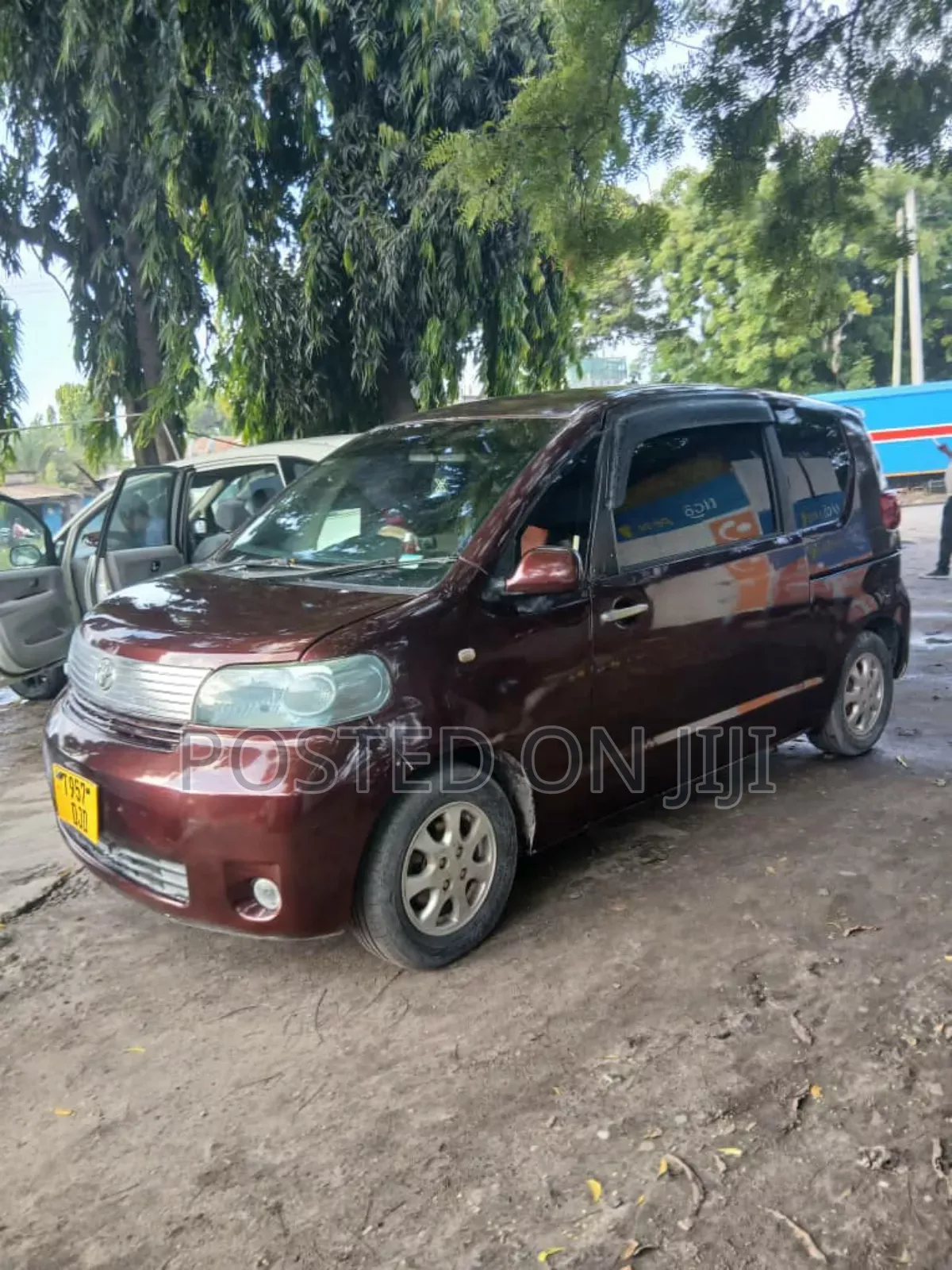 Toyota Porte 2004 Red