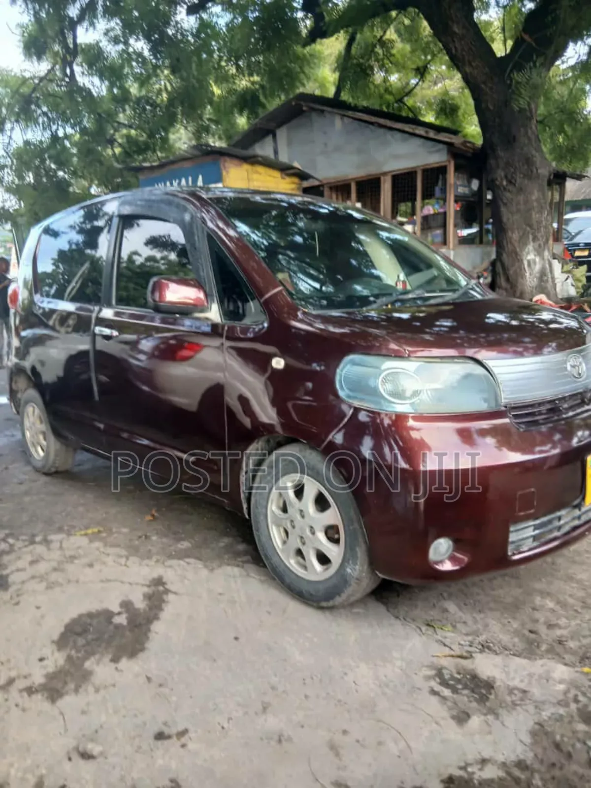 Toyota Porte 2004 Red
