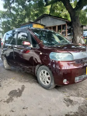Toyota Porte 2004 Red