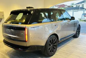 Land Rover Range Rover Vogue 2023 Gold