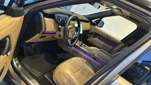 Land Rover Range Rover Vogue 2023 Gold