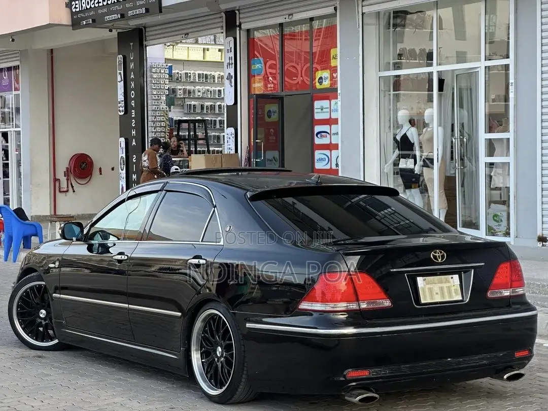 Toyota Crown 2006 Black