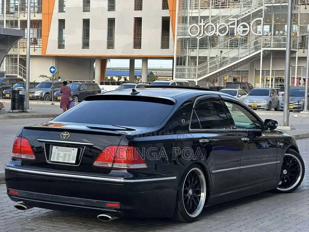 Toyota Crown 2006 Black