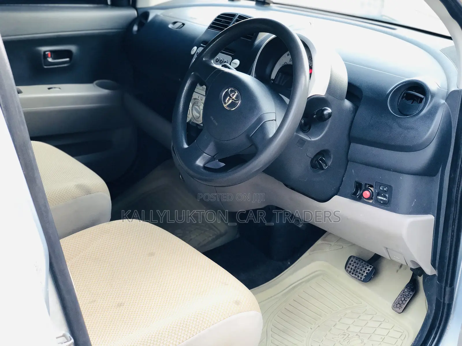 Toyota Passo 2004 Silver
