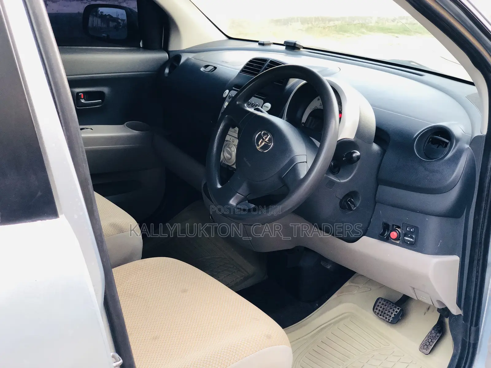 Toyota Passo 2004 Silver