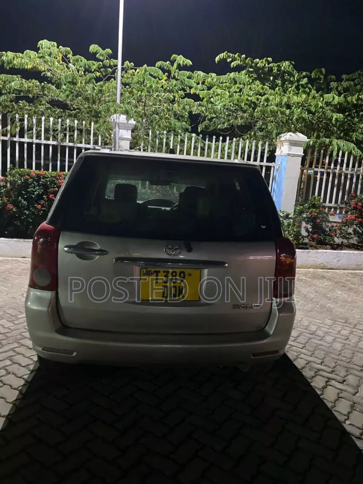Toyota Raum 2003 Gold
