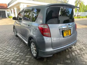 Toyota Ractis 2005 Gray