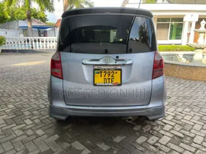 Toyota Ractis 2005 Gray