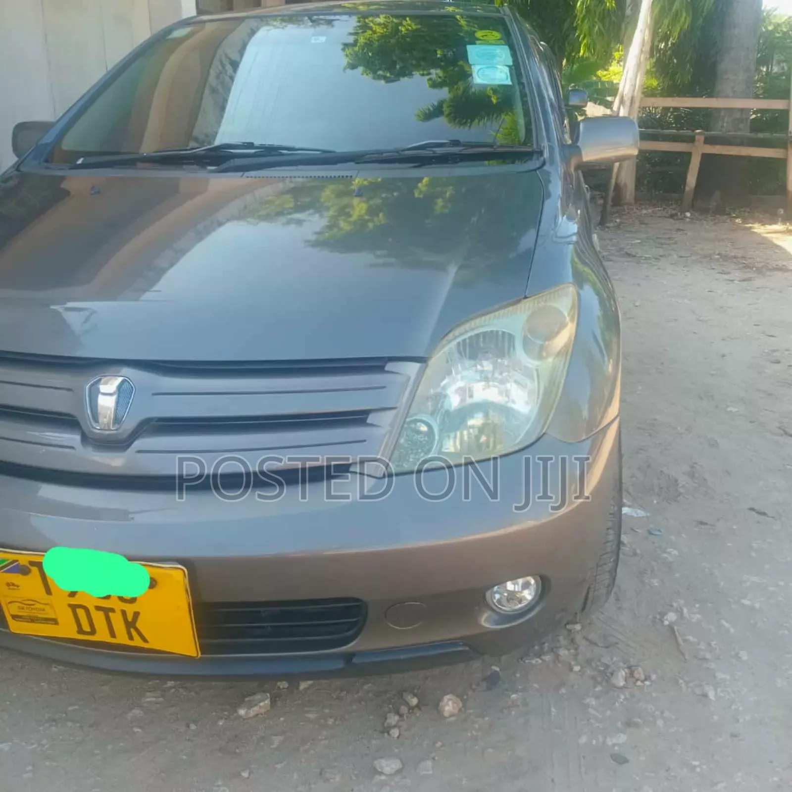 Toyota IST 2005 Gold