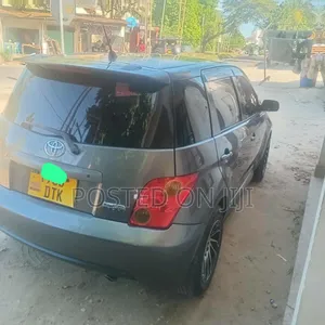 Toyota IST 2005 Gold
