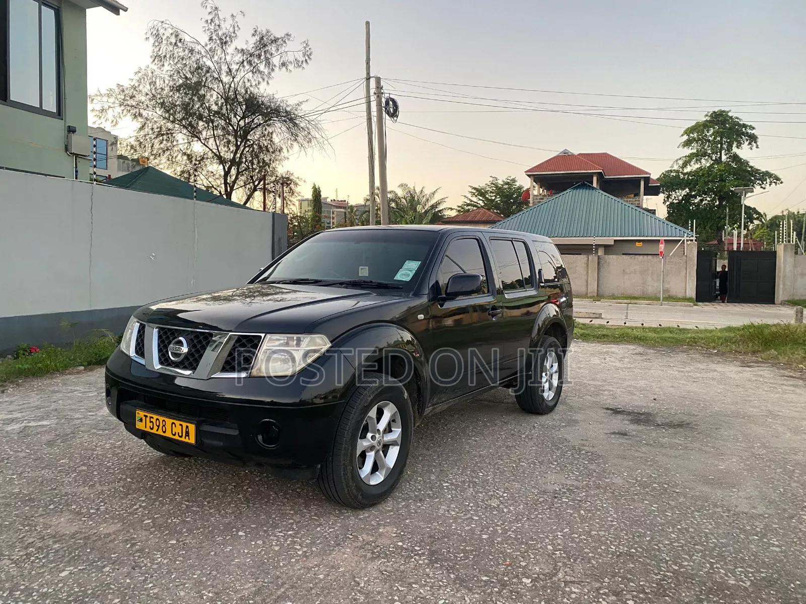 Nissan Pathfinder 2004 Black