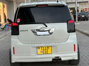 Toyota Spade 1.3 2012 White