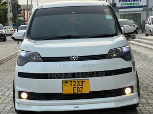 Toyota Spade 1.3 2012 White